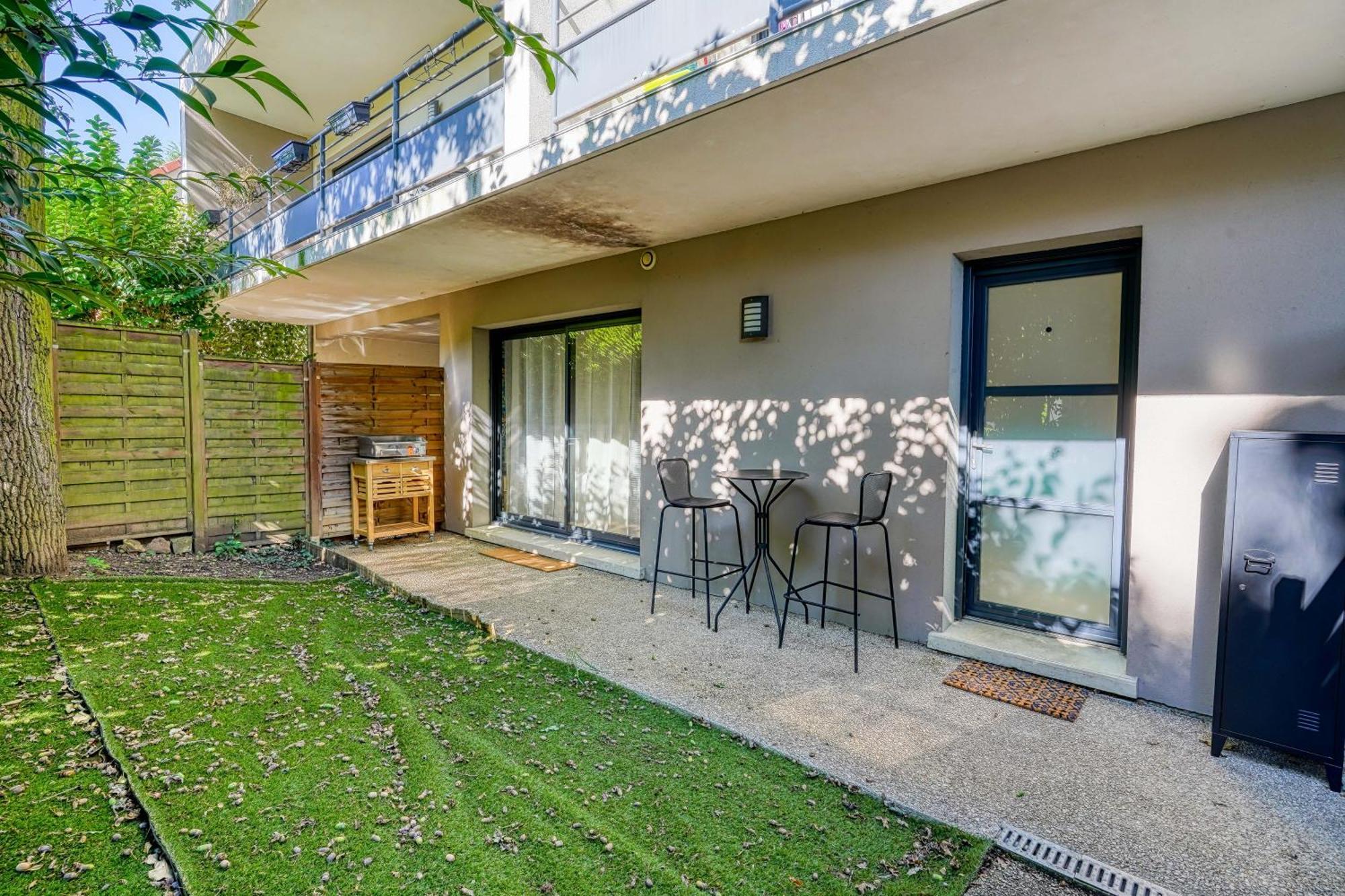 Superbe Studio Avec Terrasse Brunoy Экстерьер фото